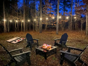 NEW Secluded Retreat with Spa Firepit & Games